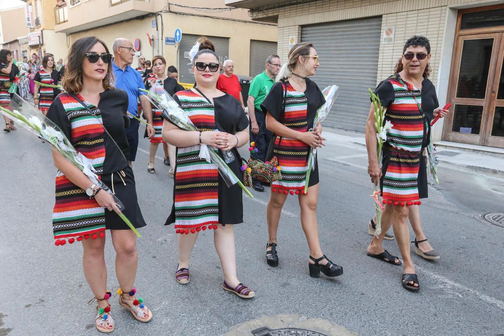 Los rojaleros demostraron ayer la devoción que sienten por su patrón durante la ofrenda de flores.