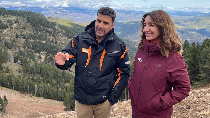 La presidenta d’FGC, Marta Subirà, i el director de l’estació de La Molina, Xavi Perpinyà, a principis de mes a l’estació