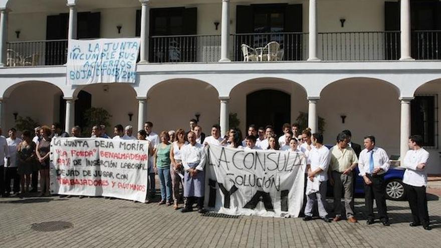 Profesores y alumnos de La Cónsula y La Fonda se manifestaron el viernes por última vez.