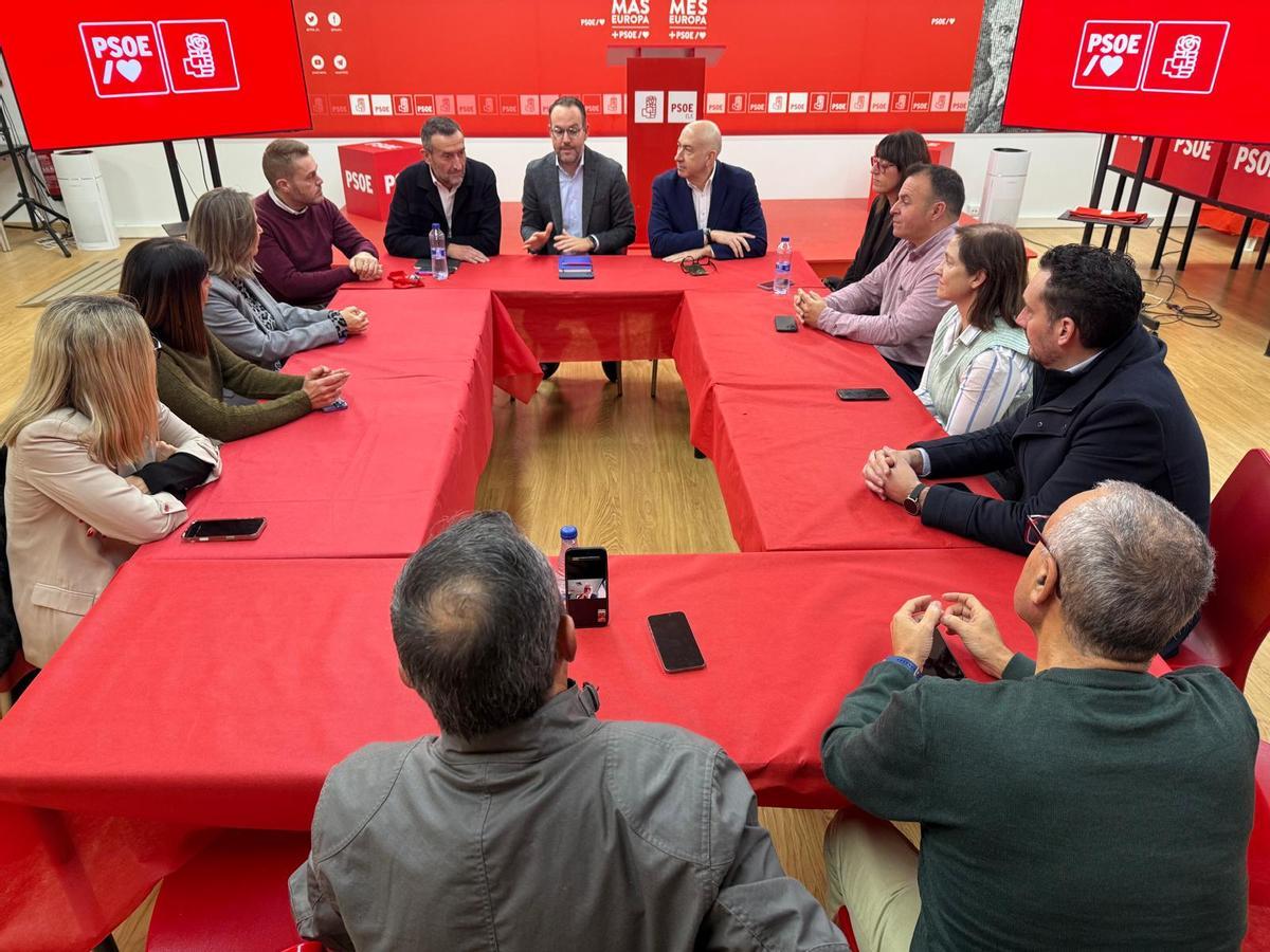 Un momento de la reunión previa de la ejecutiva del PSOE en la que se ratificó la marcha de Carlos González