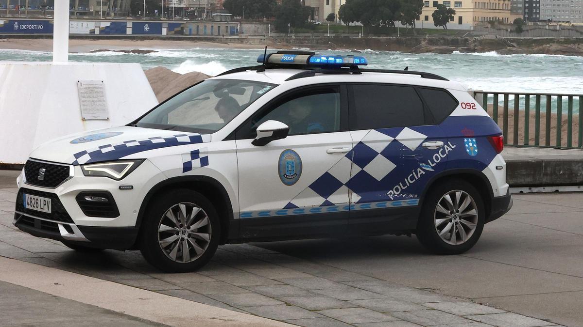 Una colisión entre dos vehículos deja a una conductora herida leve en la ronda de Nelle de A Coruña Una colisión entre dos vehículos deja a una conductora herida leve en la ronda de Nelle de A Coruña