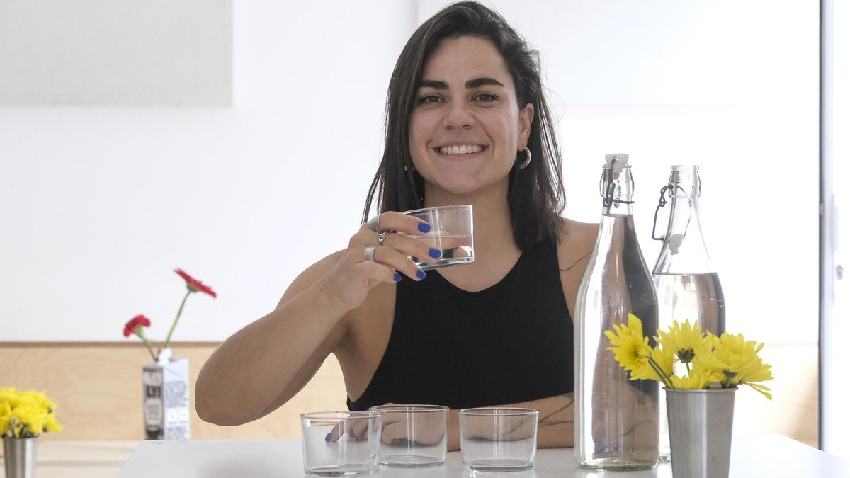 Dara Santana en una cafetería de Las Palmas de Gran Canaria.