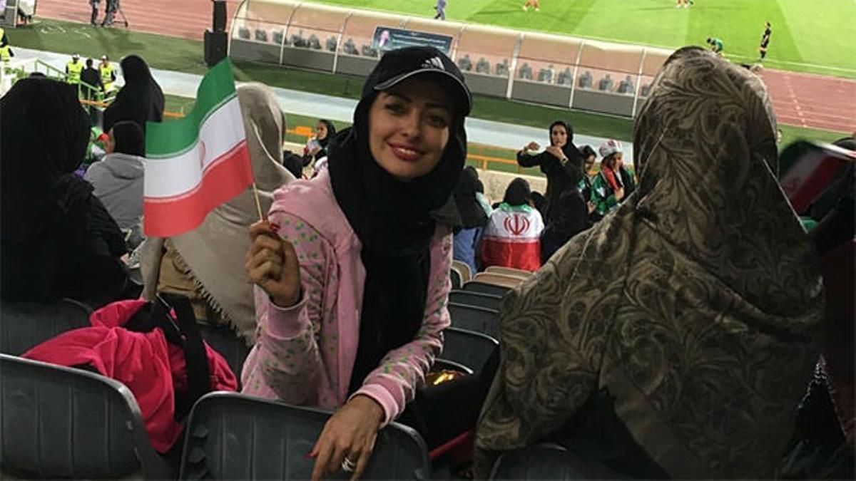 ¡Por fin! Así fue la alegría de las aficionadas de Irán en el retorno de las mujeres a los estadios de fútbol