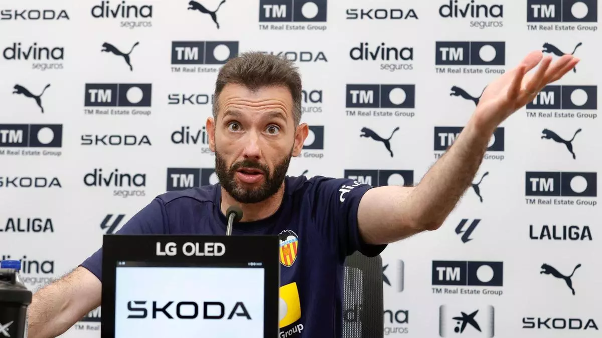 ¿Cuál es el papel de Corberán en los fichajes del Valencia CF? El míster responde