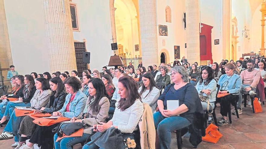 Docentes y especialistas debaten sobre el futuro de la educación en Antequera durante las jornadas ‘Volando Bajito’