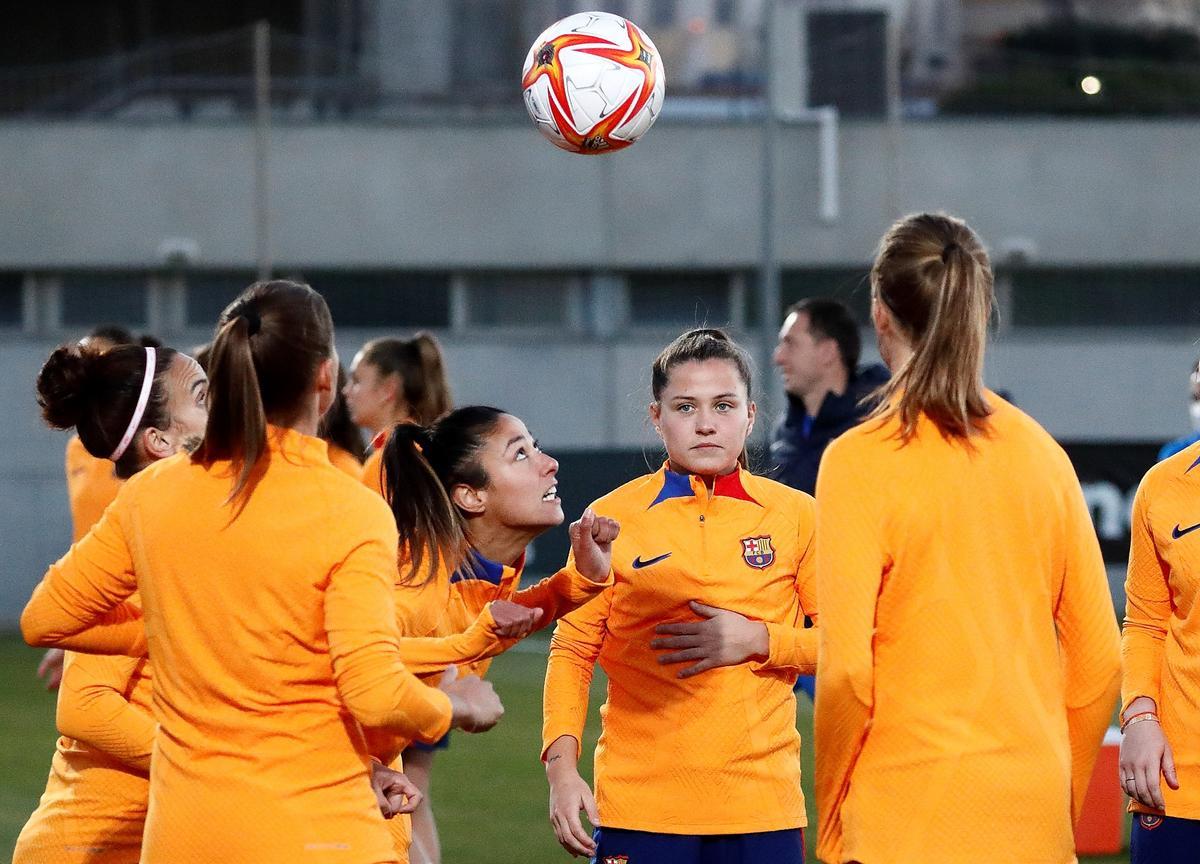 Las jugadoras del Barça, en el entrenamiento efectuado en la ciudad deportiva de la federación.