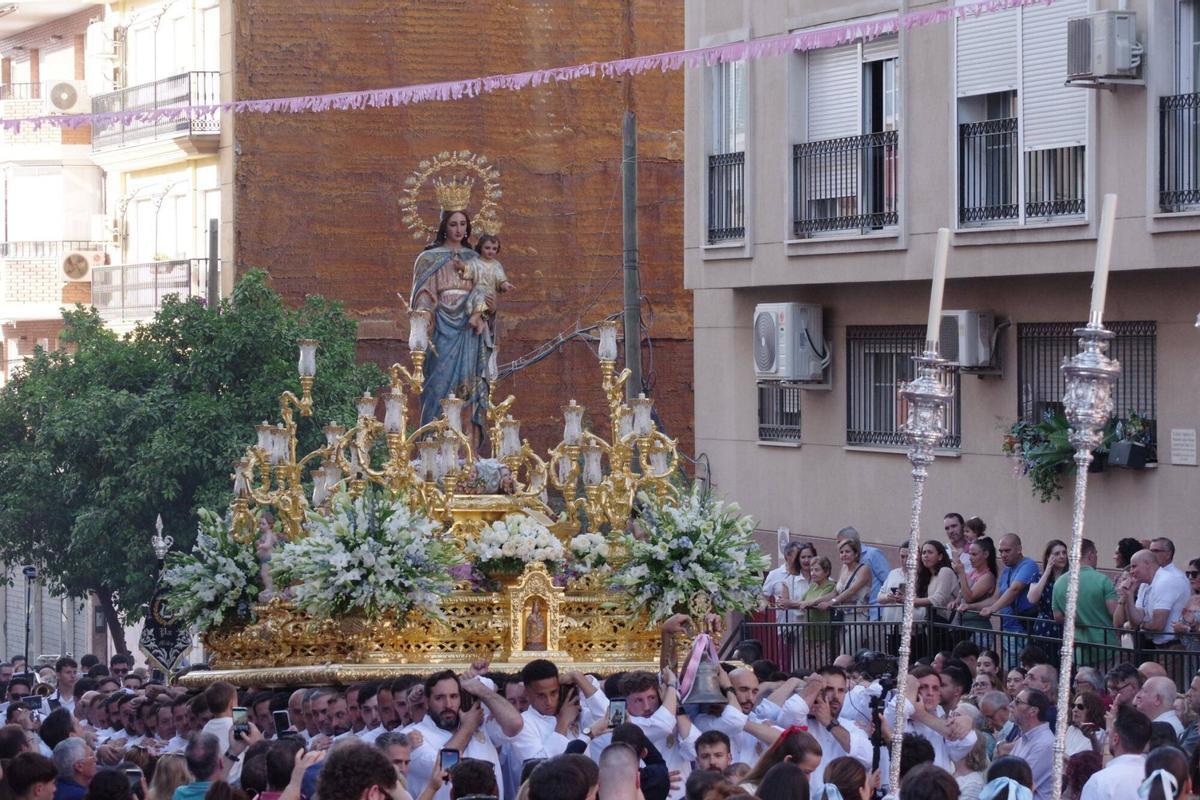 La procesión de María Auxiliadora Coronada, en imágenes