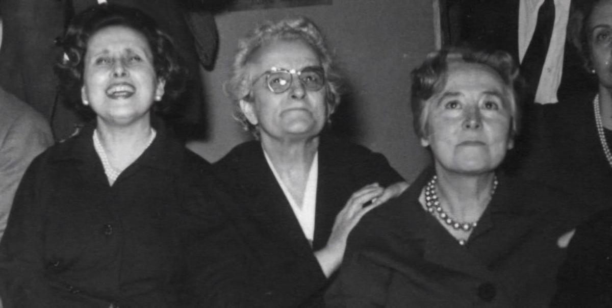Esta institución privada, laica y sin ánimo de lucro fue creada en 1940 por Carmen García del Diestro, Jimena Menéndez Pidal y Ángeles Gasset (de izquierda a derecha)