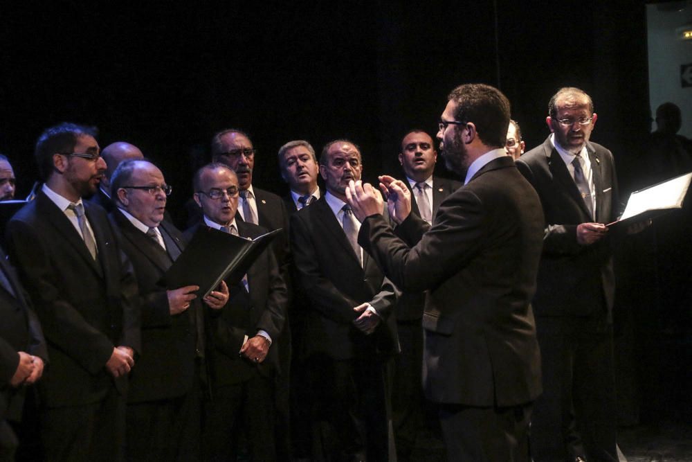 Alrededor de 200 personas participaron en el concierto que acogió ayer el Teatro Circo y que reunió a los grupos más singulares de la Semana de Pasión