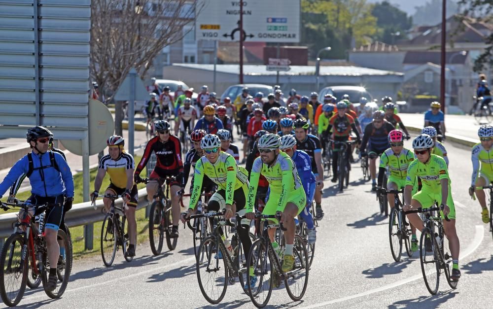 Un pelotón de ciclistas arrancó a las 10.00 horas desde  A Ramallosa para recordar a ''Ñito'' y a los heridos del atropello en el km. 44 de la PO-552