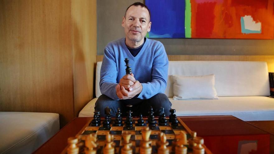 Piotr Dukaczewski, un invidente que desafía a los grandes del ajedrez en Sant Boi