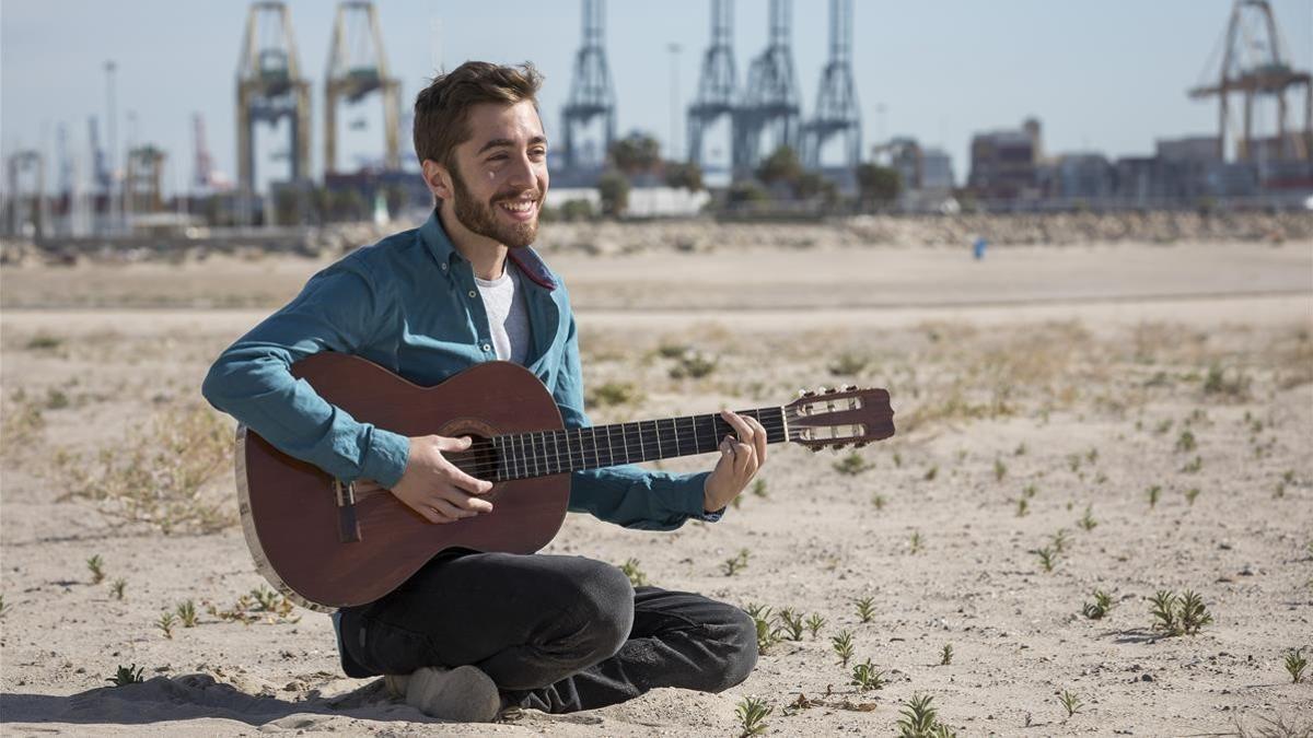 Guillem Lisarde, el joven valenciano que ha ha adpatado al catalán 'Tu canción'