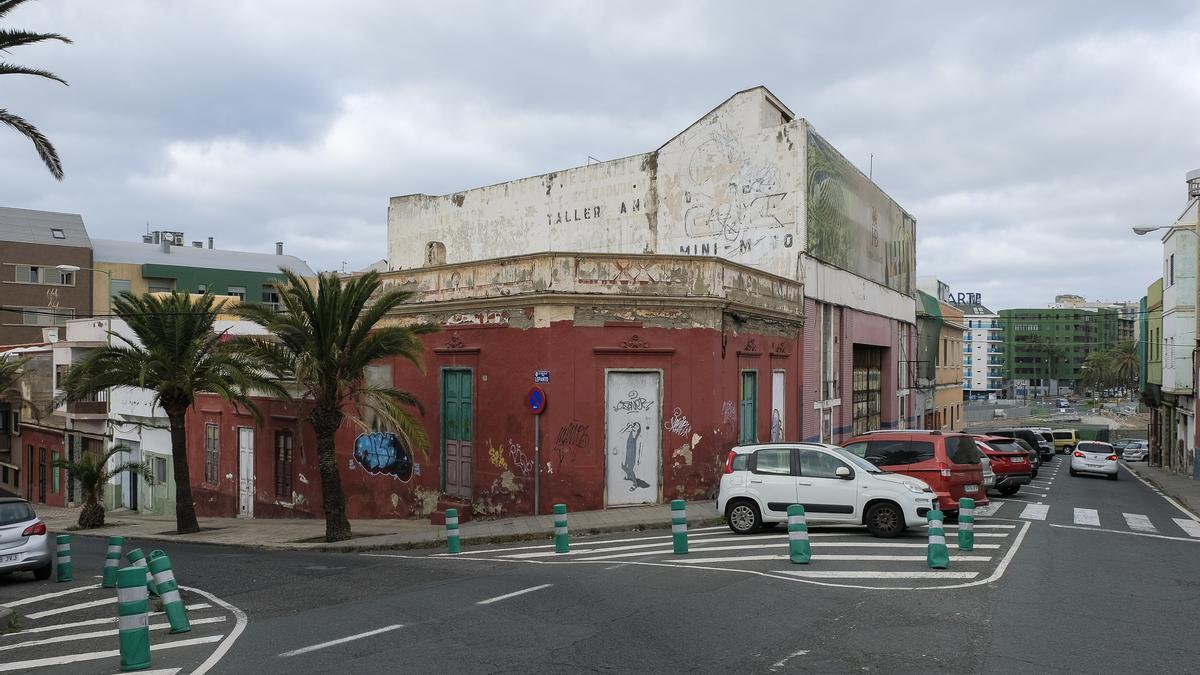 Manzana de la calle Lepanto donde se subastan varias fincas urbanas.