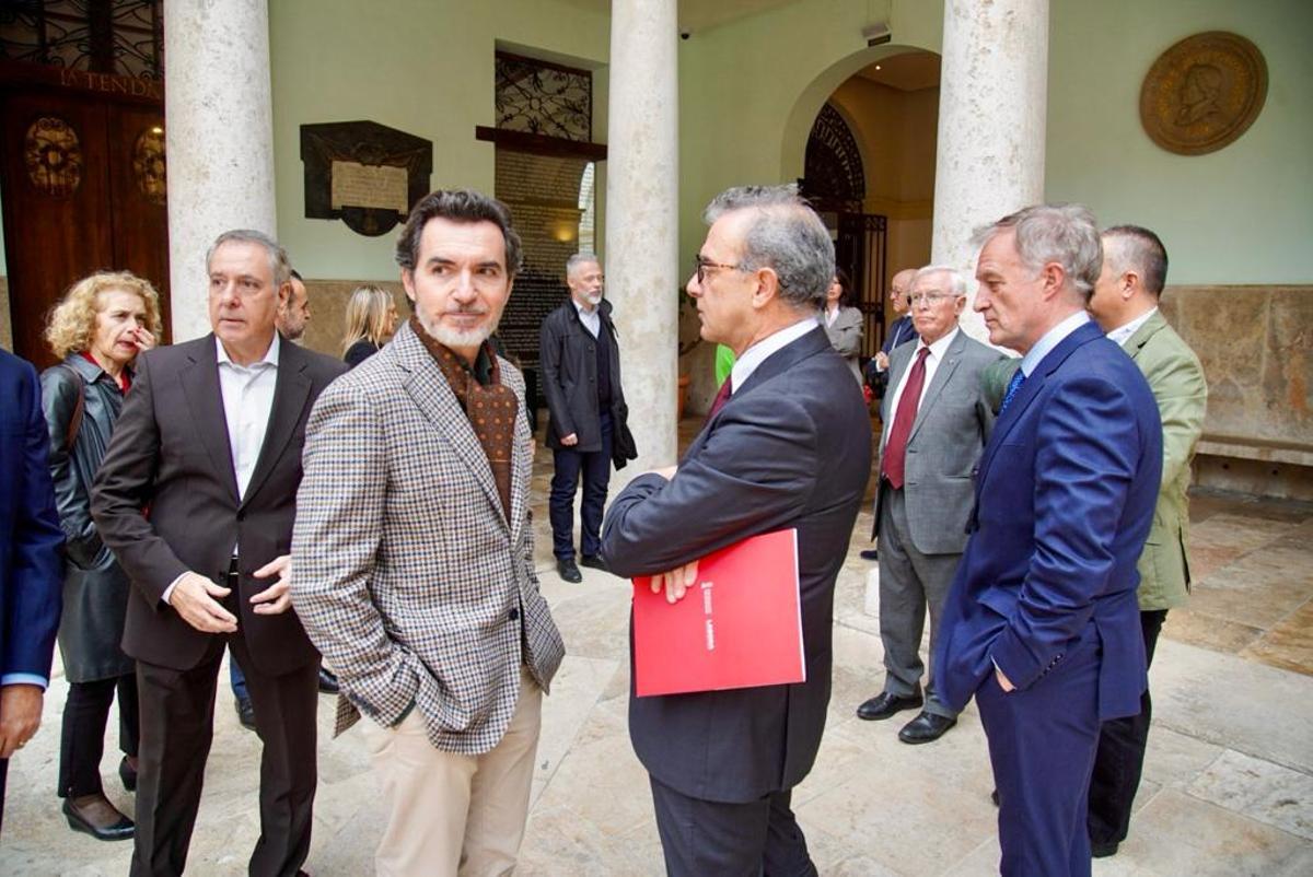 Un momento del acto previo a la firma del acta fundacional.