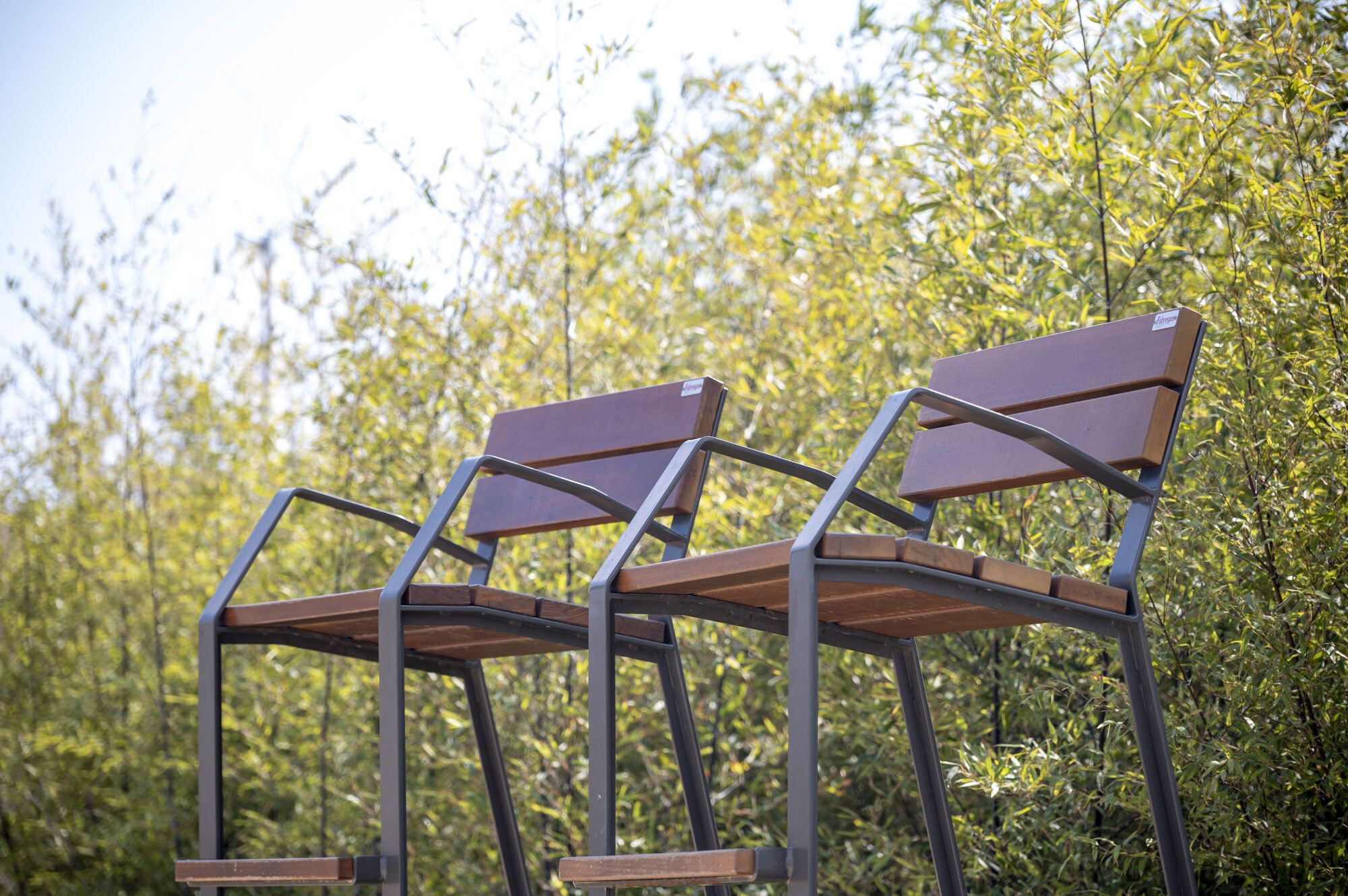 Barcelona diversifica el mobiliario en sus calles: bancos, sillas, tumbonas y mucho más