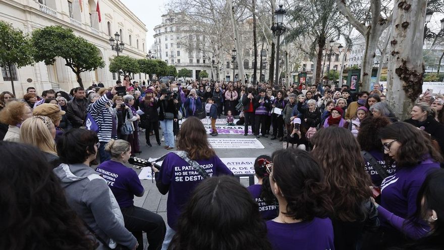 La lluvia desluce el Día de la Mujer en Andalucía con suspensiones y baja participación