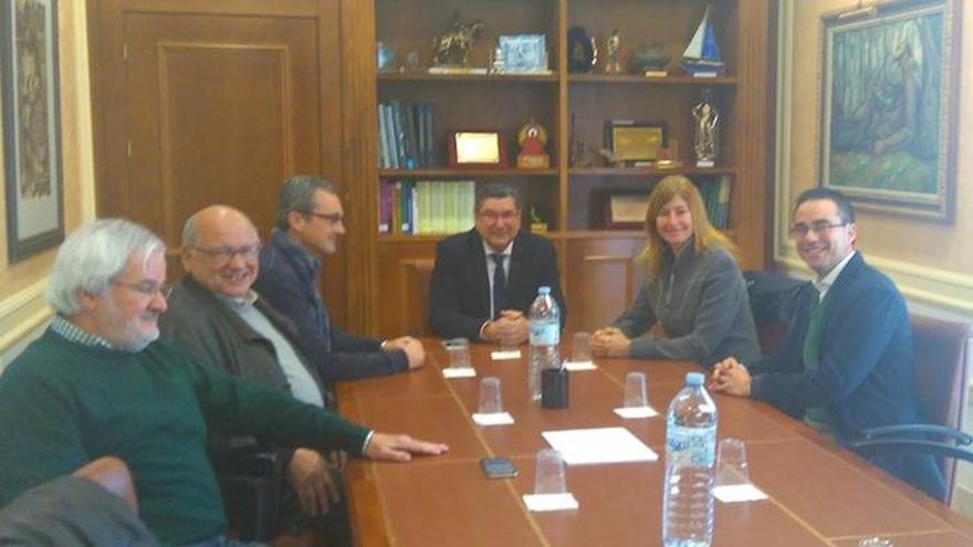 Imagen de la reunión entre el alcalde, Antonio Moreno, y la diputada Irene Rivera.