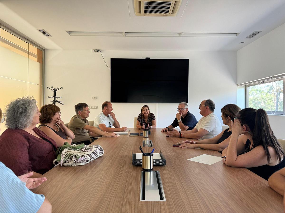 Reunión de la concejala de Participación con los vecinos de la zona de Obispo Barrachina