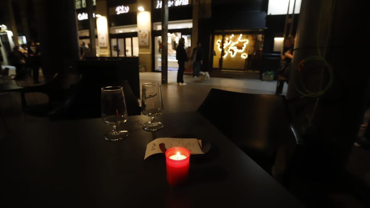Un apagón ha dejado sin luz a 2.000 personas en el centro de Zaragoza.