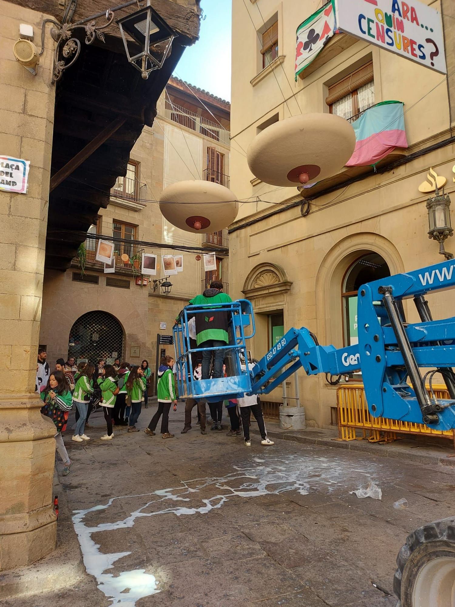 Solsona penja les enramades i ja respira carnaval