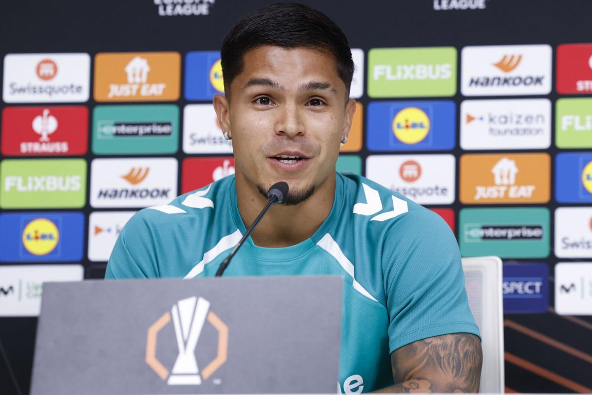 Cucho Hernández, durante la rueda de prensa previa del Betis-Braga