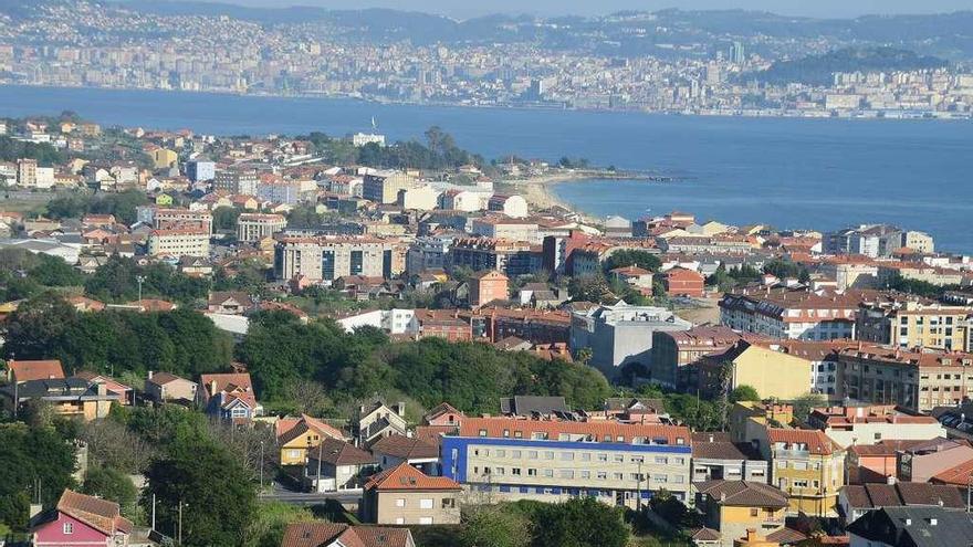 Una panorámica del casco urbano de Cangas. // Gonzalo Núñez