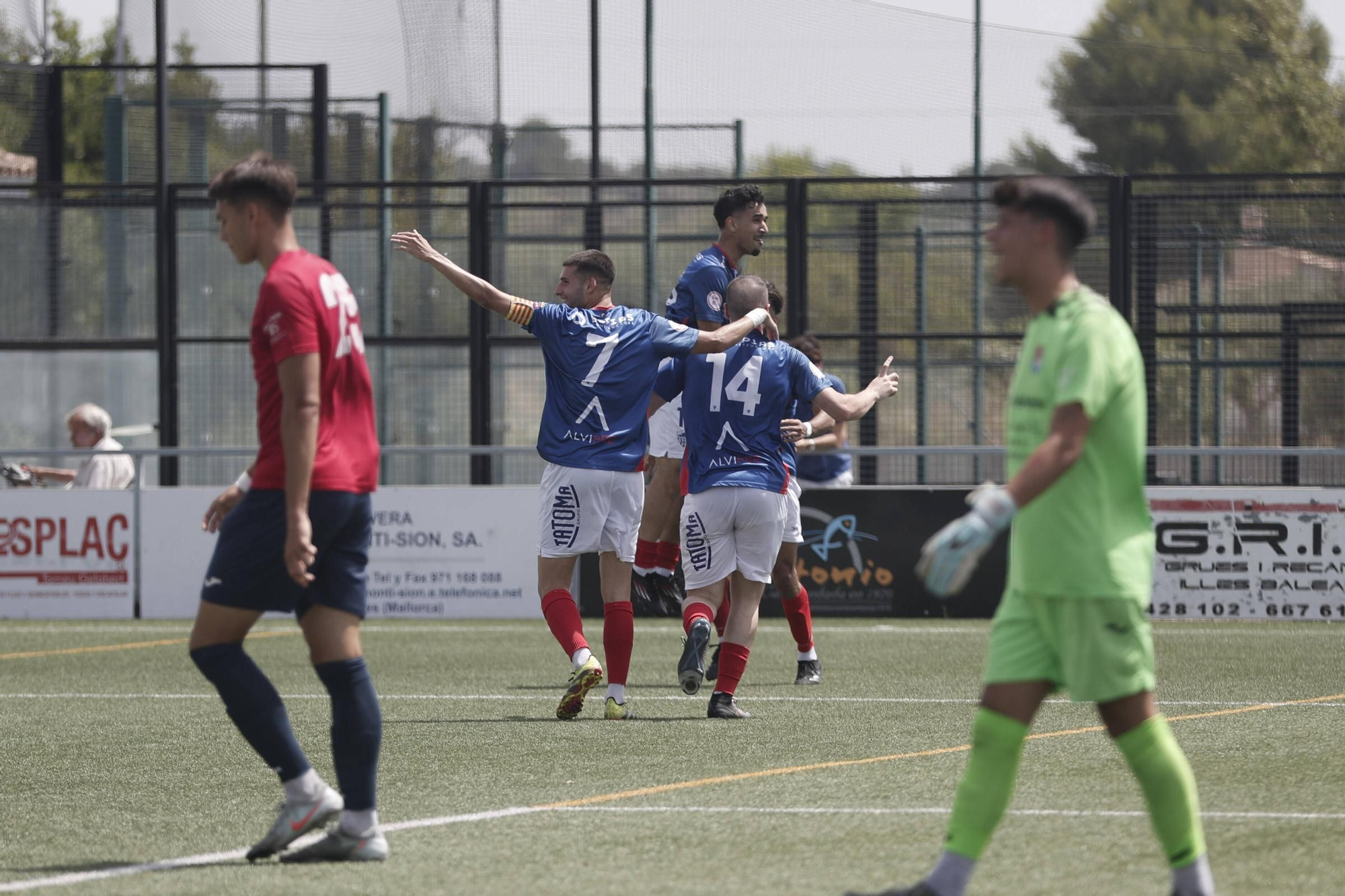 Las imágenes del encuentro entre el Porreres y el Atlético Monzón