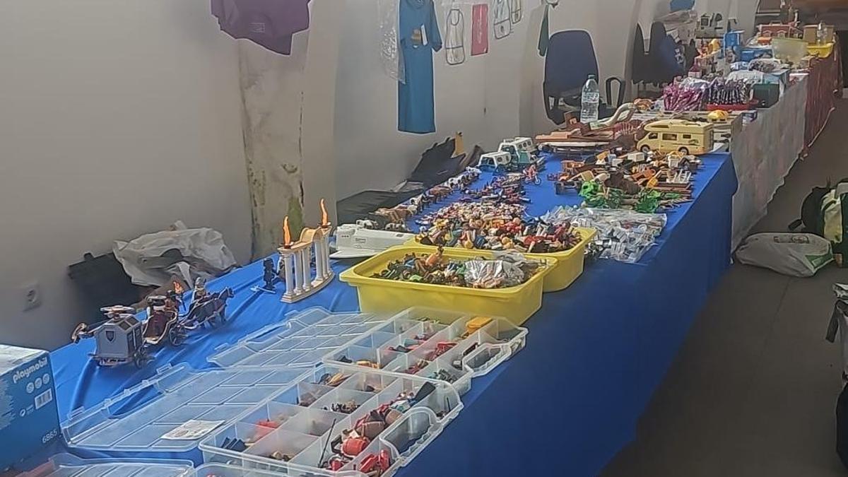 Stands preparados en la plaza de Abastos
