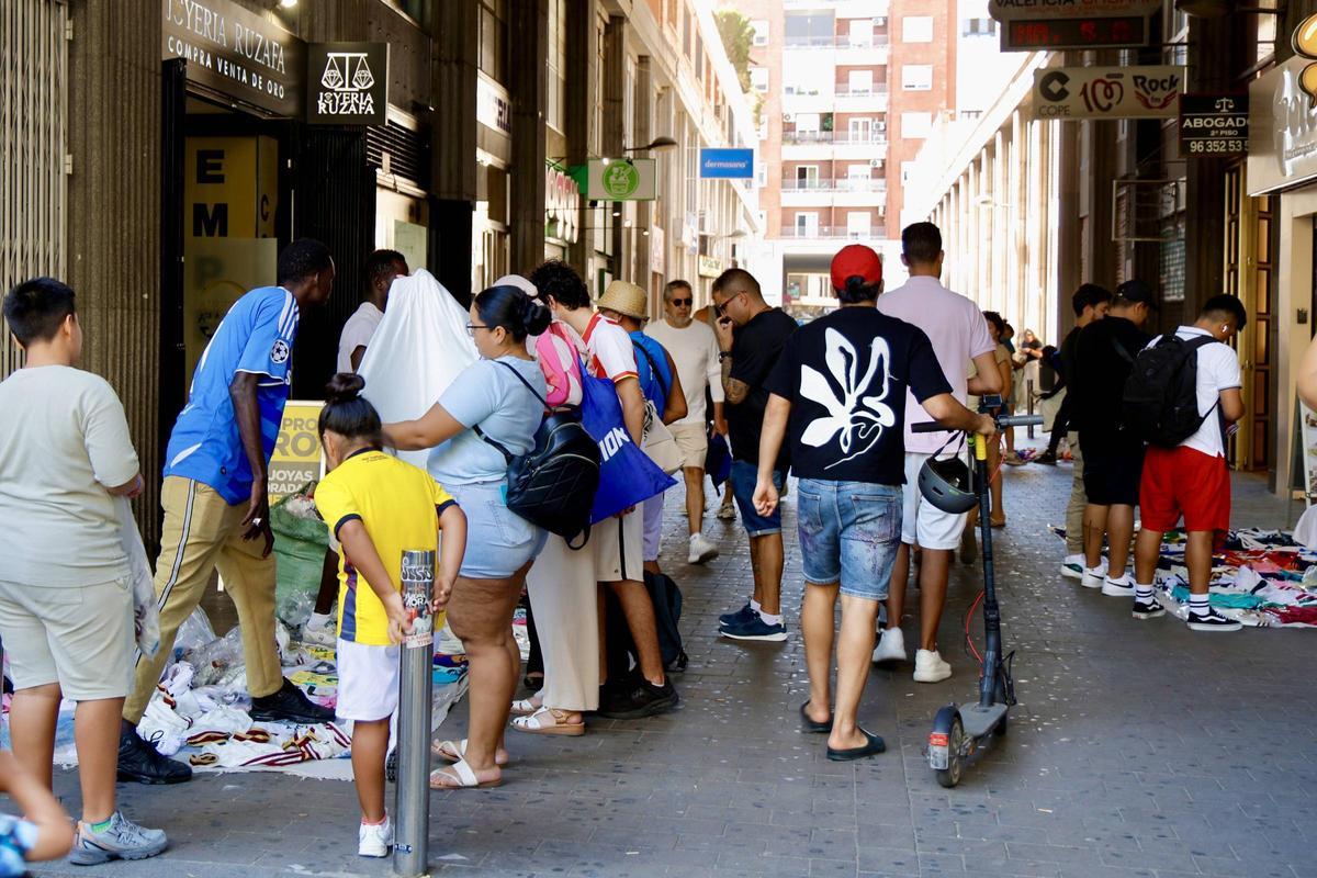 Los pasajes comerciales de València, un pedacito de la ciudad en las manzanas vecinales