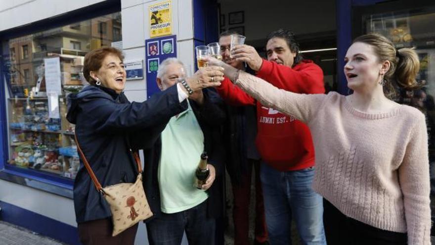 Lotería de Navidad 2018: La administración de el Coto de Gijón se estrena con el Gordo