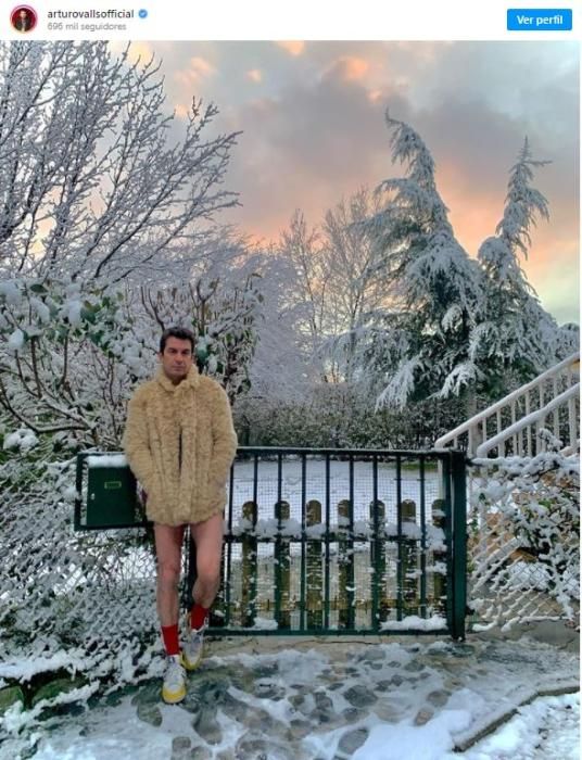 Los famosos se desnudan por la nieve en Instagram