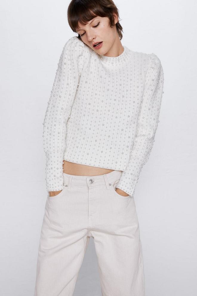 Jersey blanco con perlas a modo de estampado