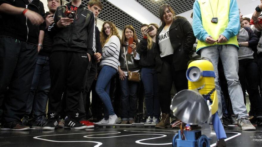 Competición de robots organizada en la escuela técnica superior de ingenieros industriales de la Universidade de Vigo.