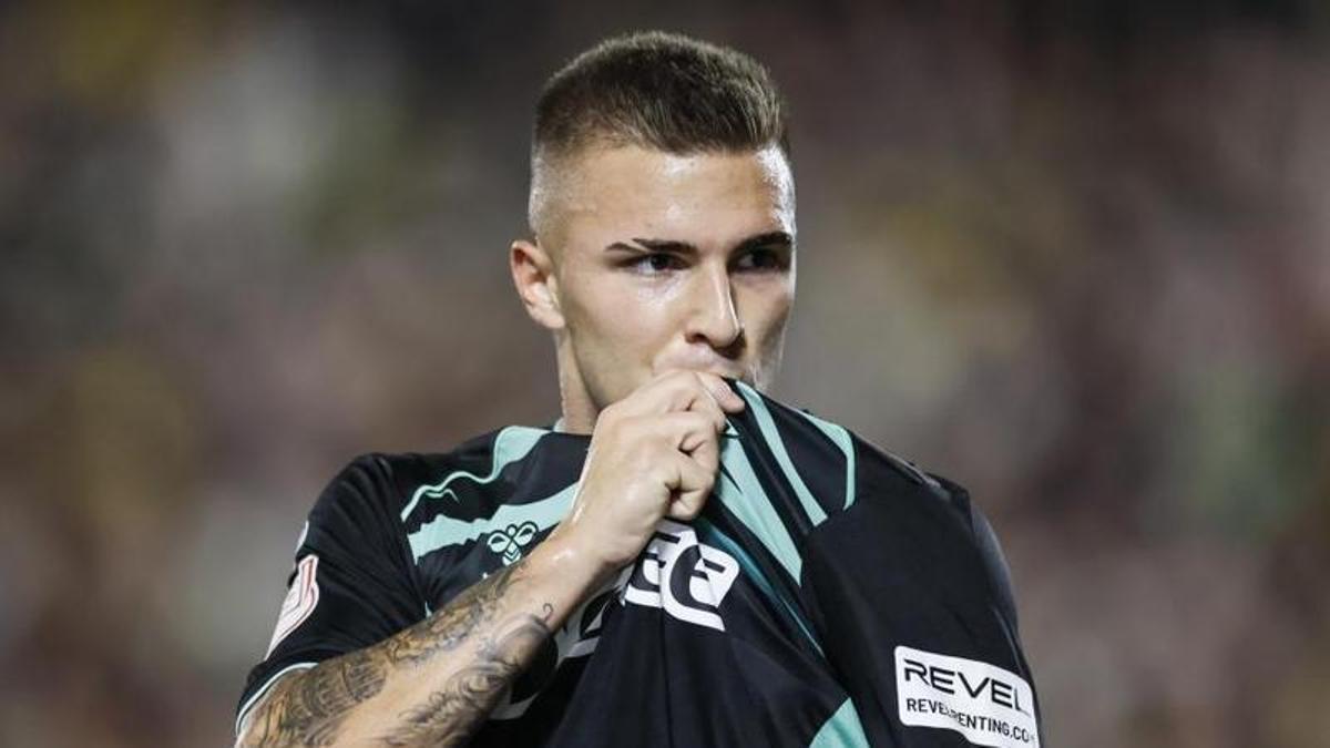 Pablo García bei einem Einsatz für Betis.