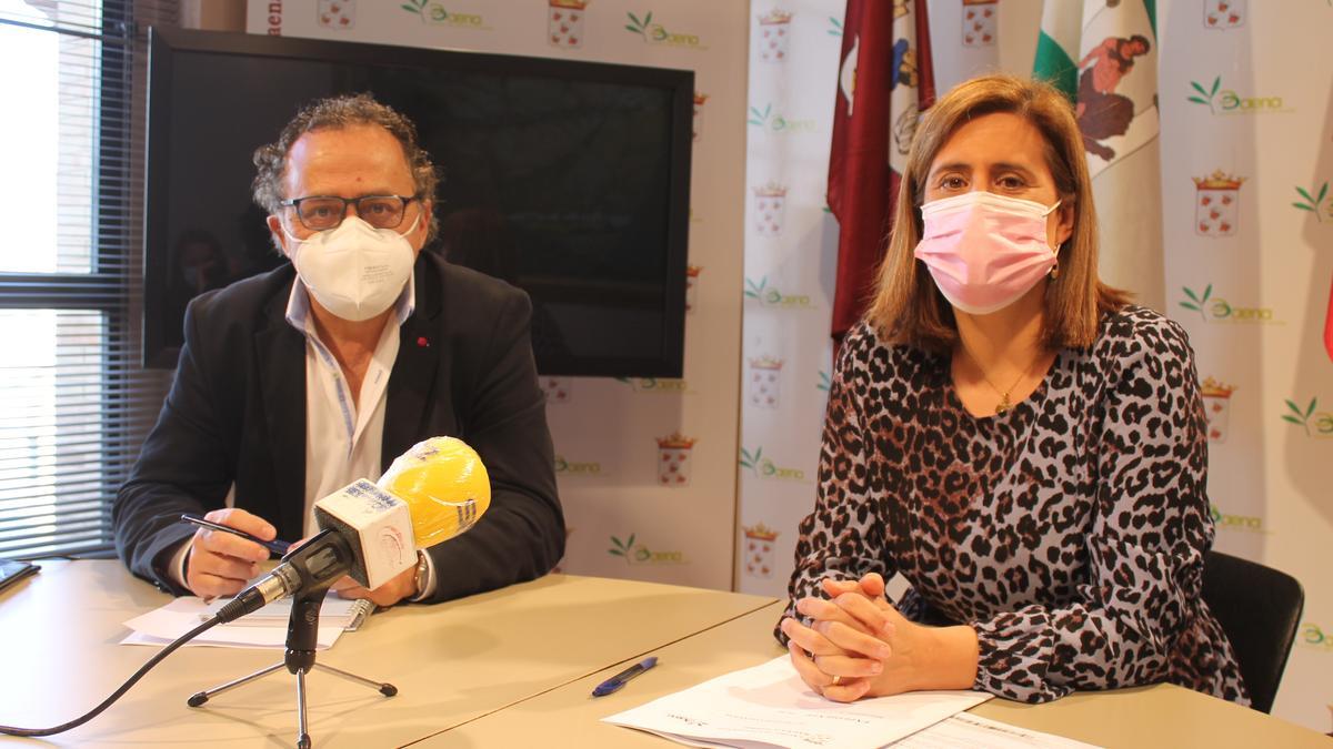Ramón martín y cristina Piernagorda, durante la rueda de prensa.