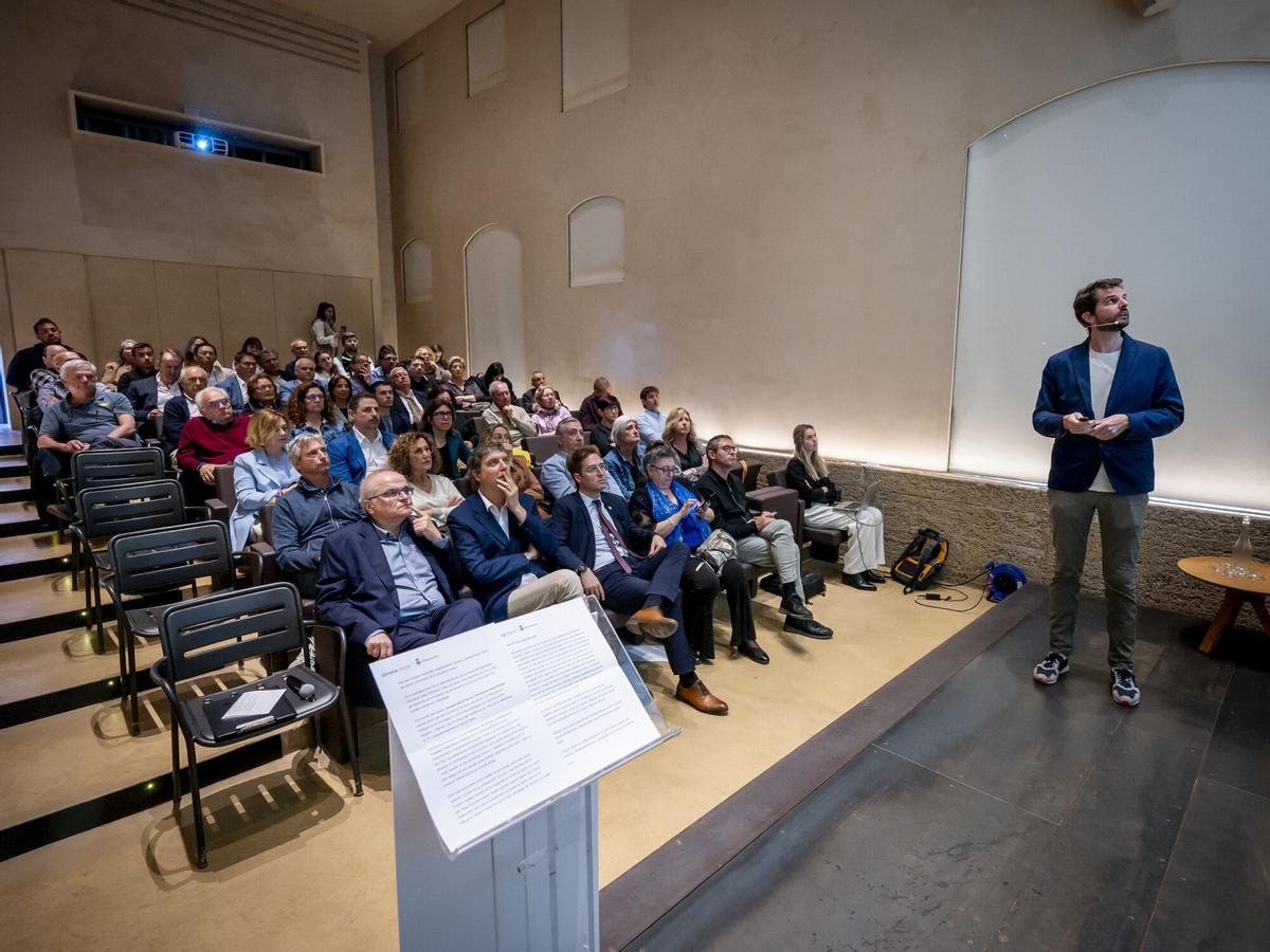 Les imatges de la jornada 'IA aplicada al sector vitivinícola empordanès. L'acte organitzat per  EMPORDÀ, Prensa Ibérica i Celler Perelada, posarà el focus en l’impacte d’aquesta tecnologia sobre la competitivitat del sector vitivinícola i l’hostaleria.