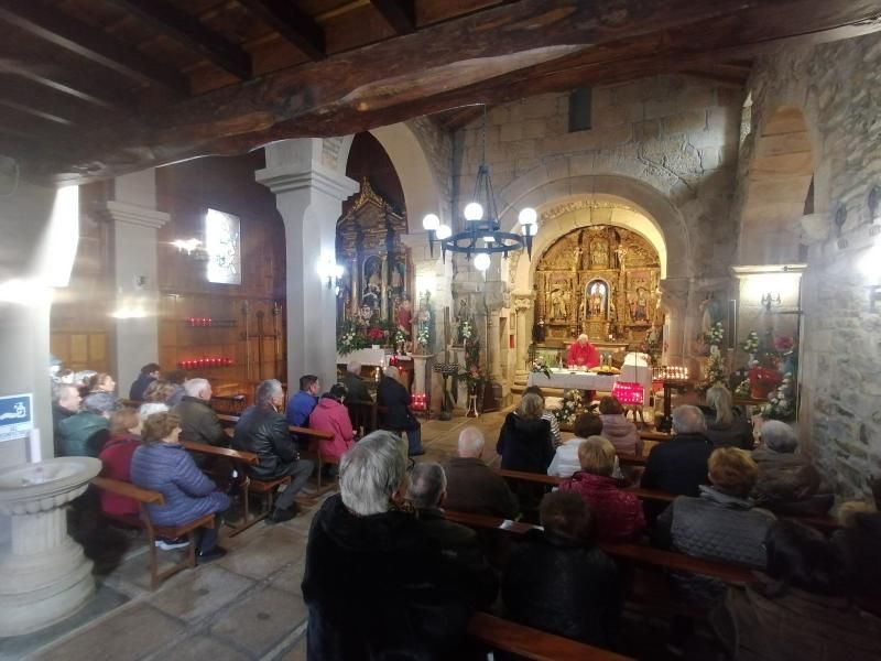 Os veciños da parroquia lalinense de Moneixas celebran a Santa Lucía