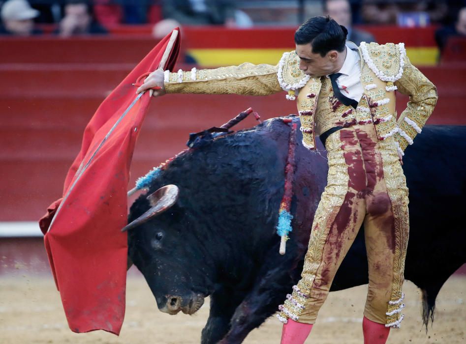 Corrida de toros de la Feria de Fallas con toros de Victoriano del Río-Toros de Cortés para Sebastián Castella, Miguel Ángel Perera y Román.