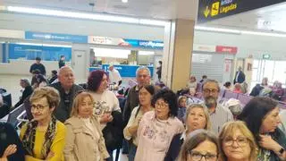 Medio centenar de viajeros del Imserso, «tirados» en el aeropuerto de Ibiza