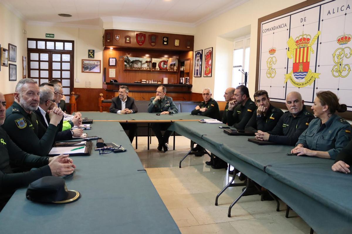 Un momento de la reunión en la Comandancia de Alicante.