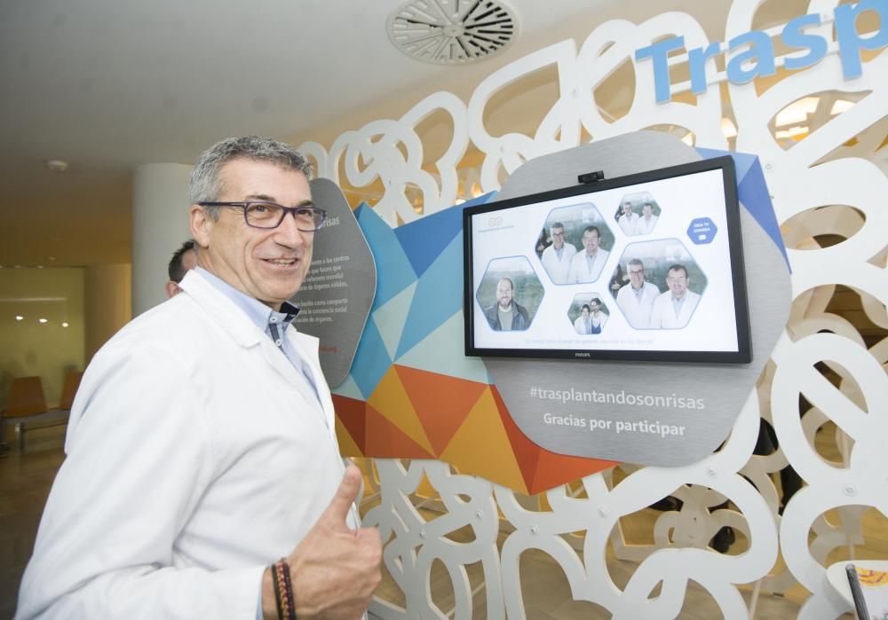 Exposición ''Transplantando sorrisos'' en el Chuac