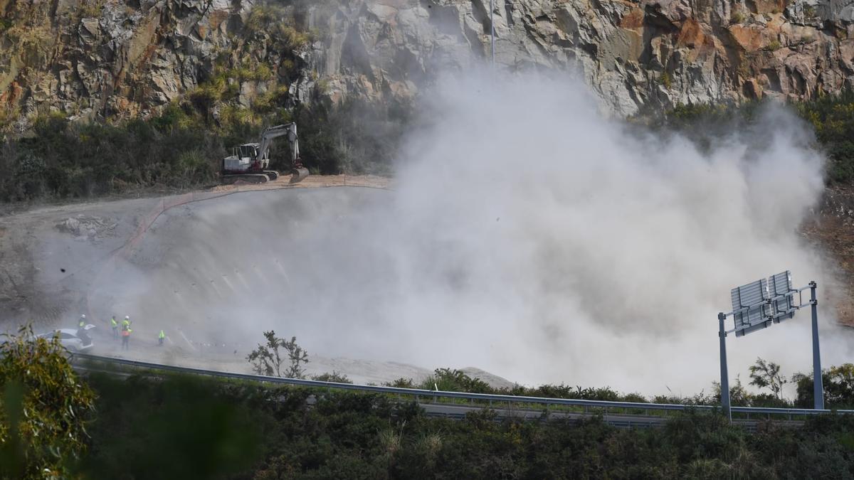 Voladuras en las obras del acceso ferroviario al puerto exterior