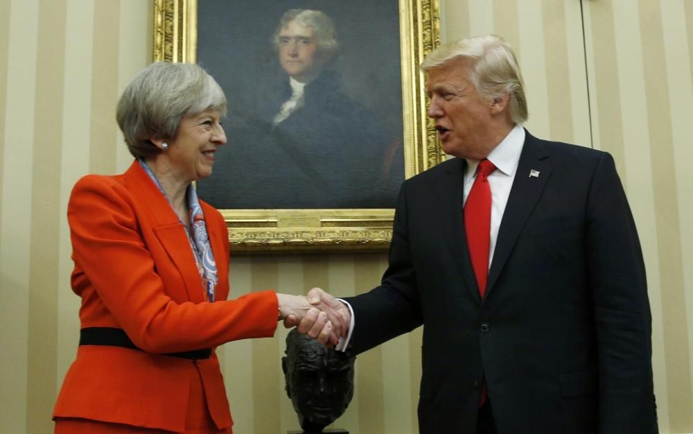 Theresa May, primera mandataria que recibe Donald Trump