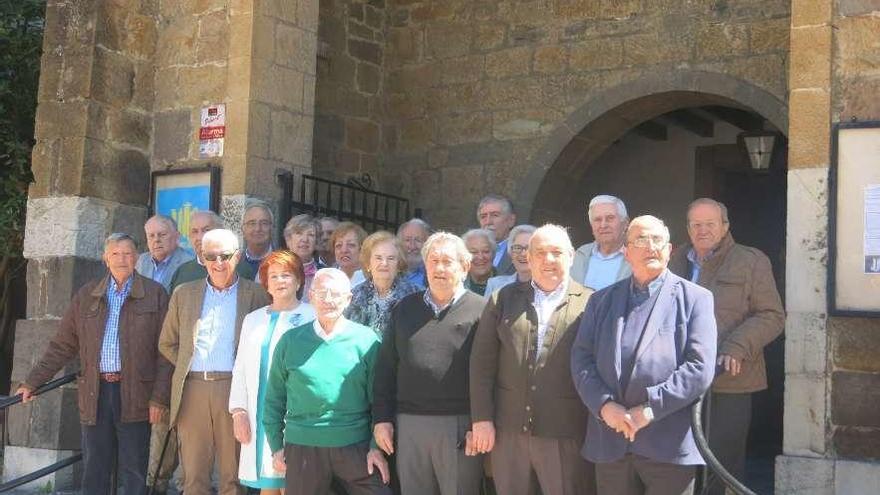 Reunión de los &quot;bachilleres&quot; de la Academia Aller