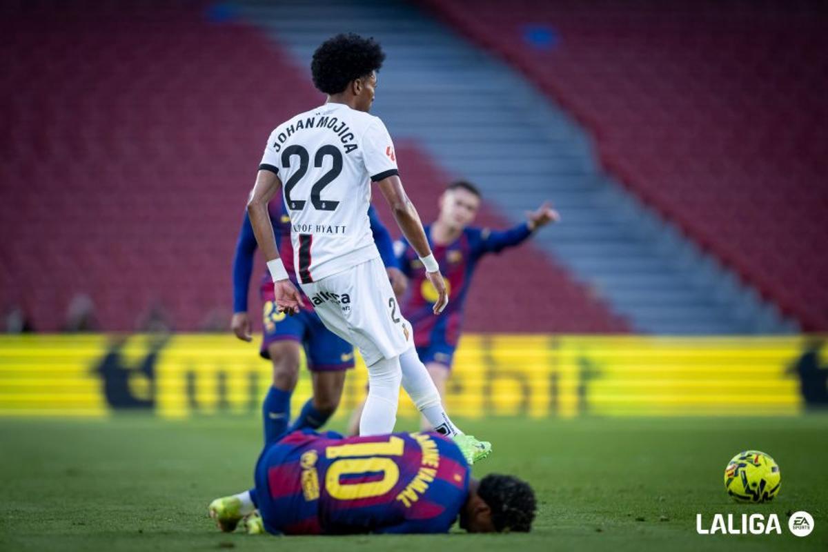 Mojica, durante el partido ante el Barcelona en el Camp Nou