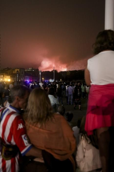 La noche de los fuegos en la Semana Grande de Gijón