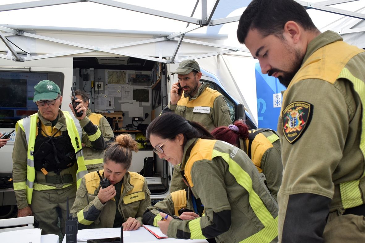 El macrosimulacro de lucha contra el fuego llevado a cabo esta mañana en Valga.