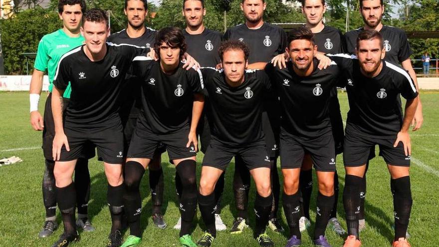 El once del pasado miércoles en Noreña. Desde la izquierda, en la fila de atrás: Carlos, Nacho Fernández, Pablo Suárez, Dudi, Luismi y Nacho Méndez; delante, Nuño, Andy, Manu Blanco, Jorge Rodríguez y Marcos Torres.