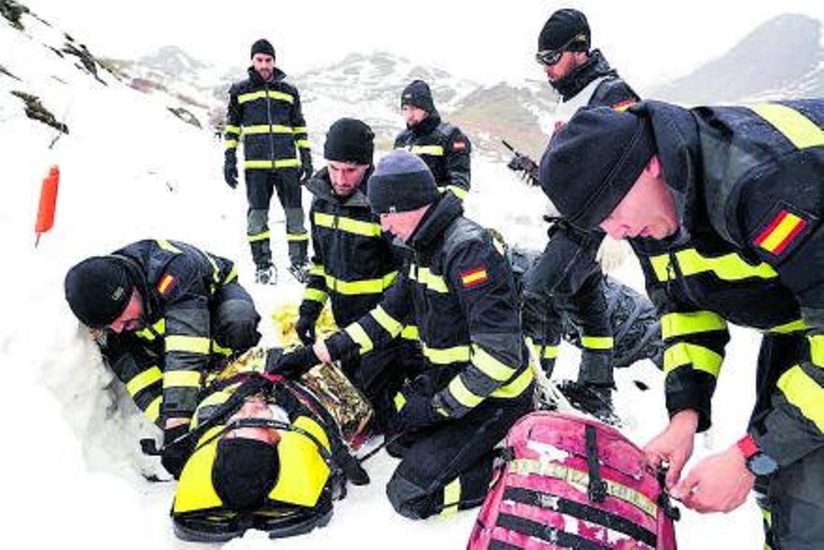 Simulacro de un rescate en la nieve.