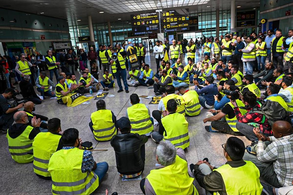 Protesta de taxis en el aeropuerto de Barcelona